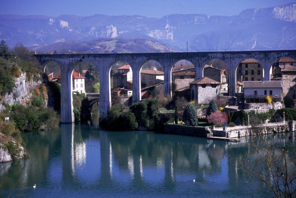 Camping la Tour des Prises - Une Oasis de Vacances dans l'Île de Prises